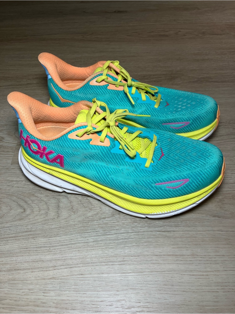 Hoka Clifton 9 running shoes size 10 wide width